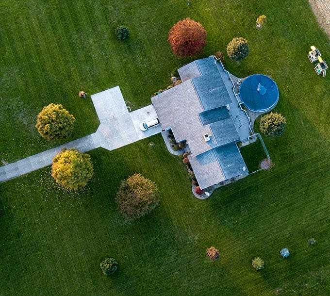 A bird 's eye view of a house with trees around it.